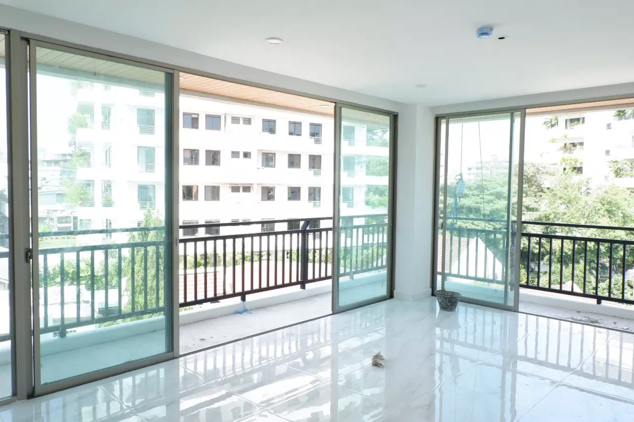 ประตูหน้าต่างบานเลื่อนอลูมิเนียม TOSTEM