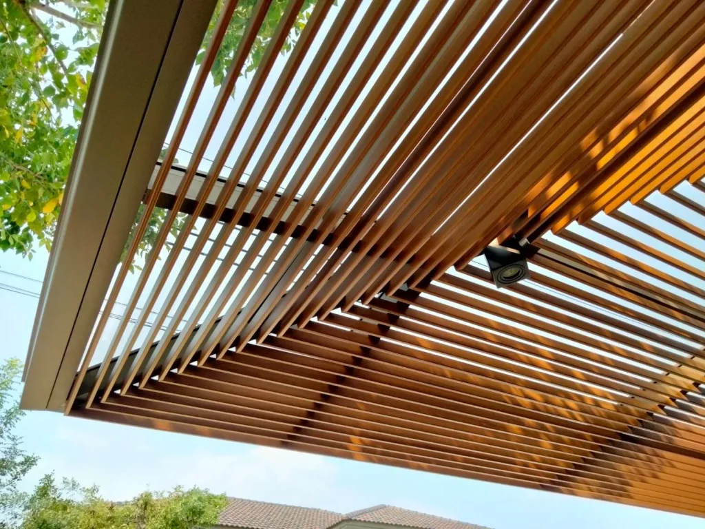 งานระแนงใช้สีไม้สัก (TEAK)