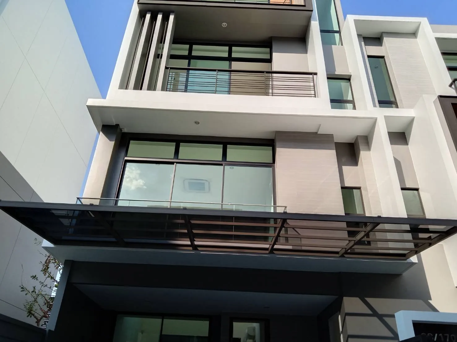 หลังคาชินโคไลท์หลังทำความสะอาด