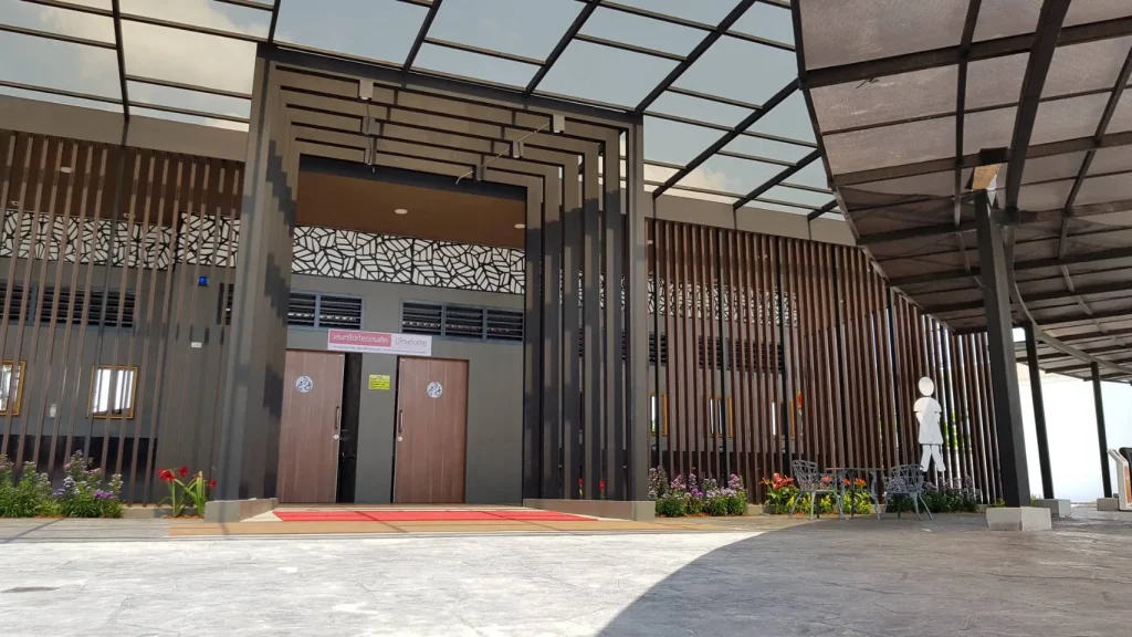 หลังคาอะคริลิคชินโคไลท์ รุ่นHeat-Cut รหัส 570