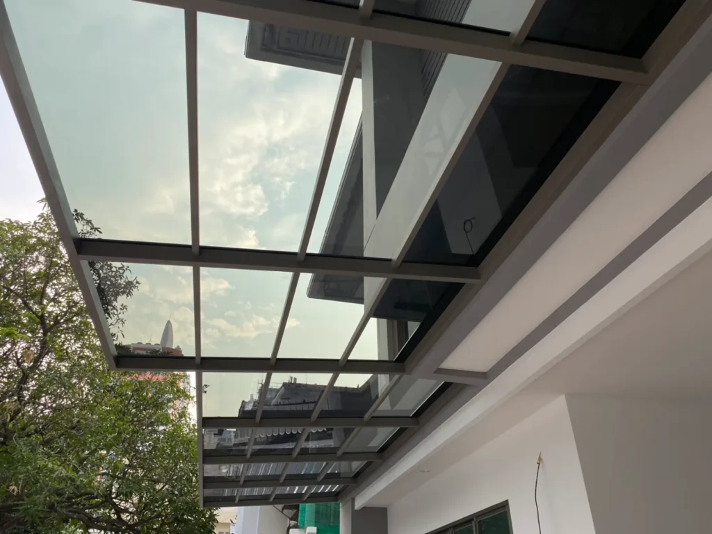 หลังคาโรงจอดรถแบบโปร่งแสง ShinkoLite โครงอลูมิเนียม