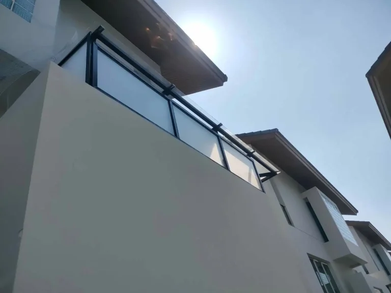 ราวกระจกอะคริลิคชินโคไลท์ Durable